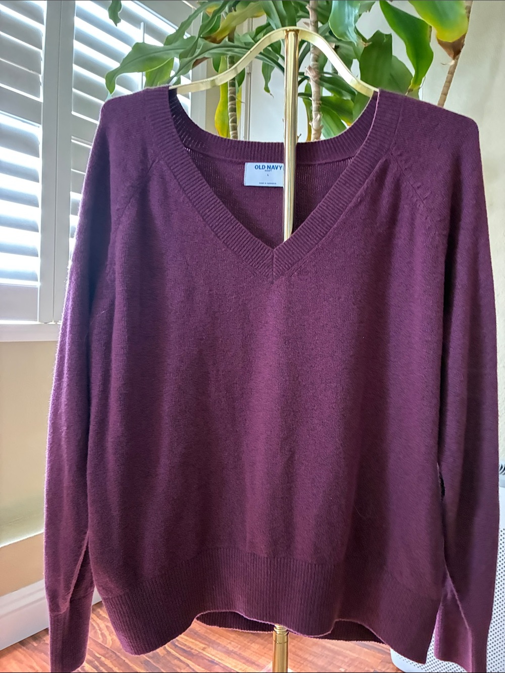 Old Navy Women's V-Neck Sweater - Plum Burgundy